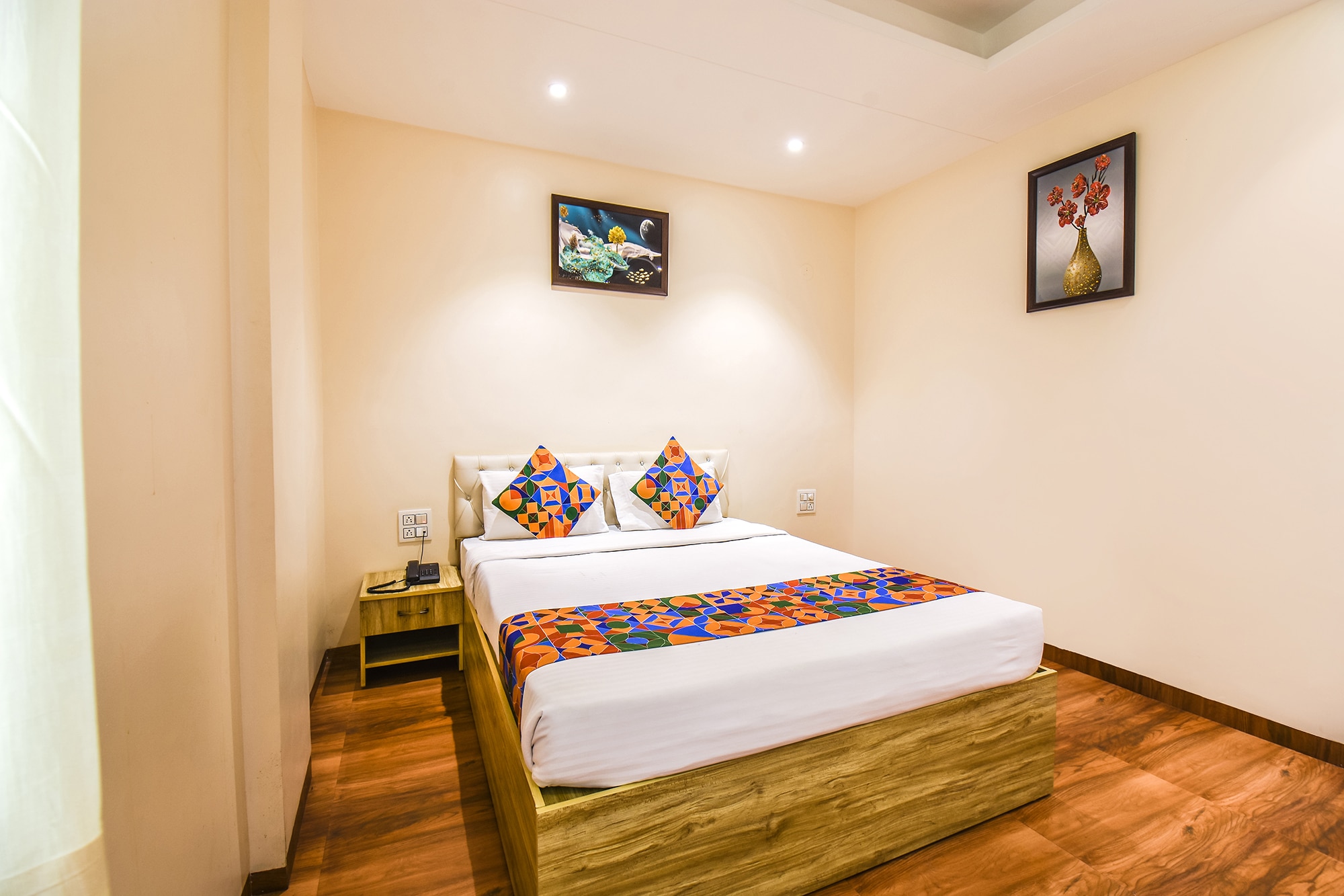 FabHotel Seven Seas - Nr. Venus Women's Hospital - Tap to explore photos