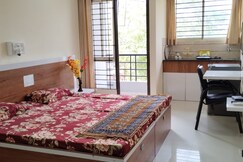 Spacious Independent Studio Flat with a Balcony, Indore