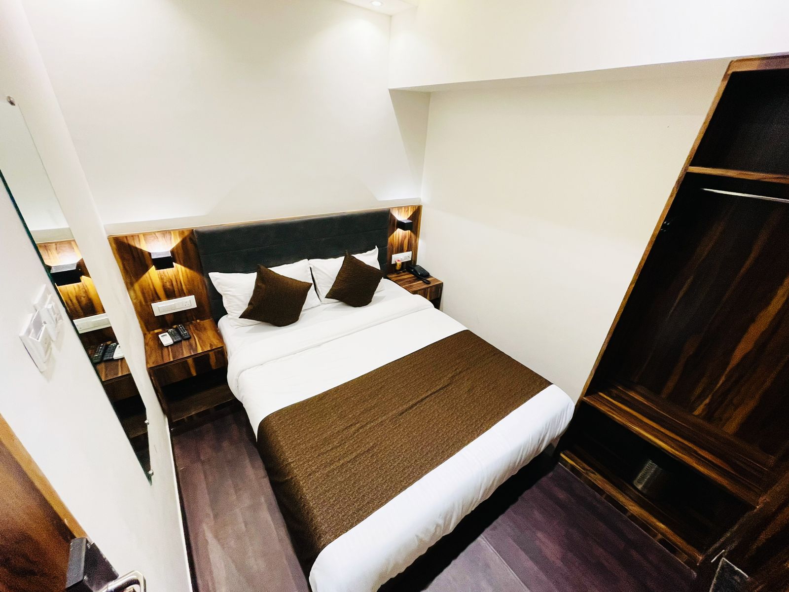 HOTEL BLACKBURN 3