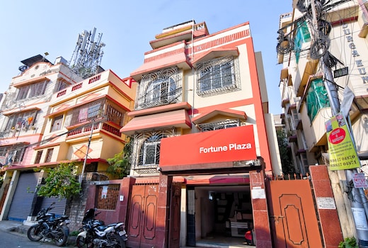 Fortune Plaza Near Acropolise Mall