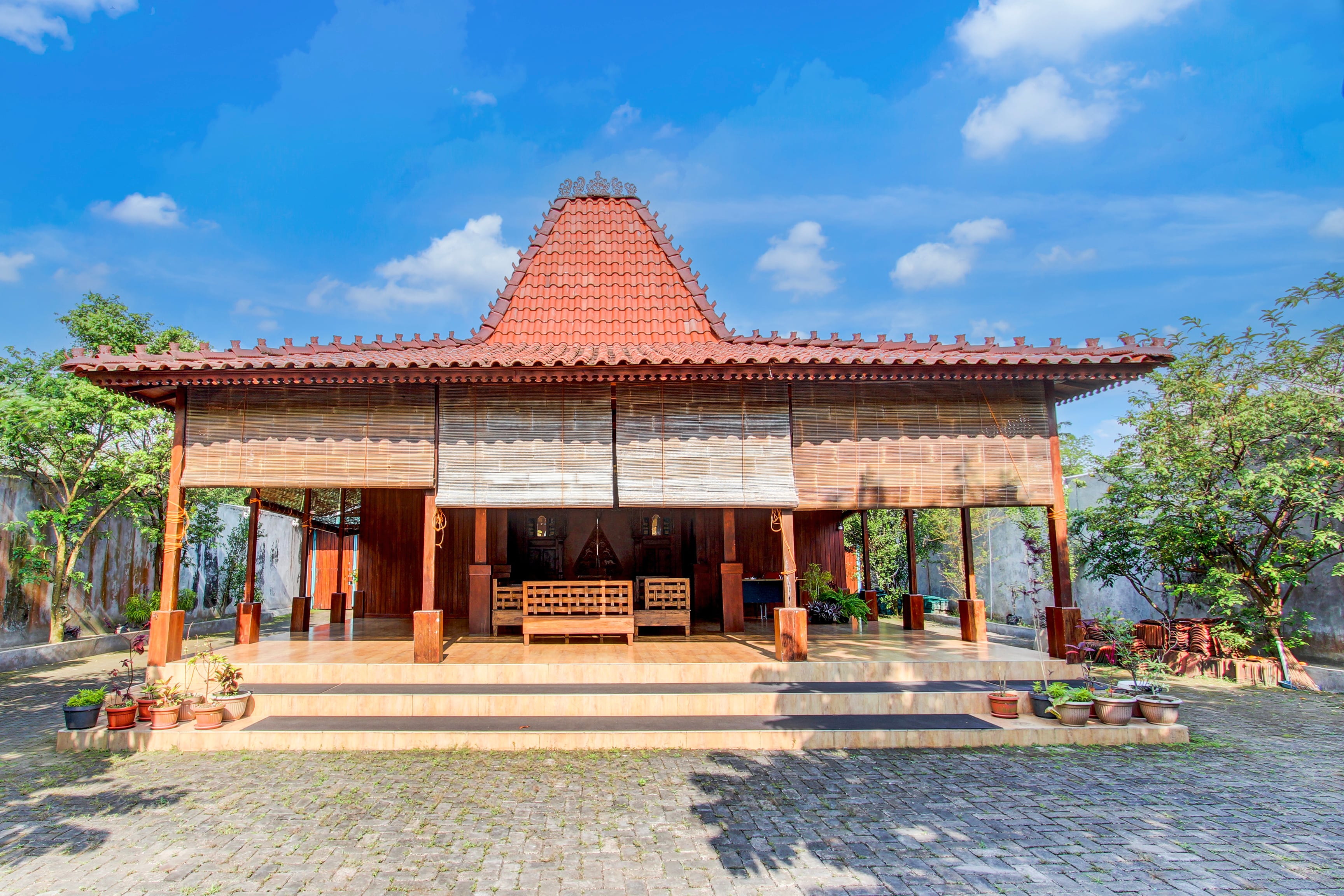 Capital O 93842 Jowo Segoro Resort - Tap to explore photos