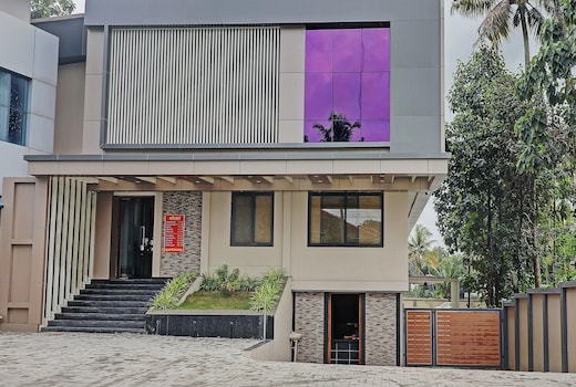Super Townhouse Kizhakkambalam Tourist Home
