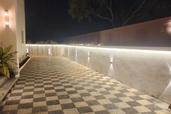 The Glasshouse Manor, Chevella