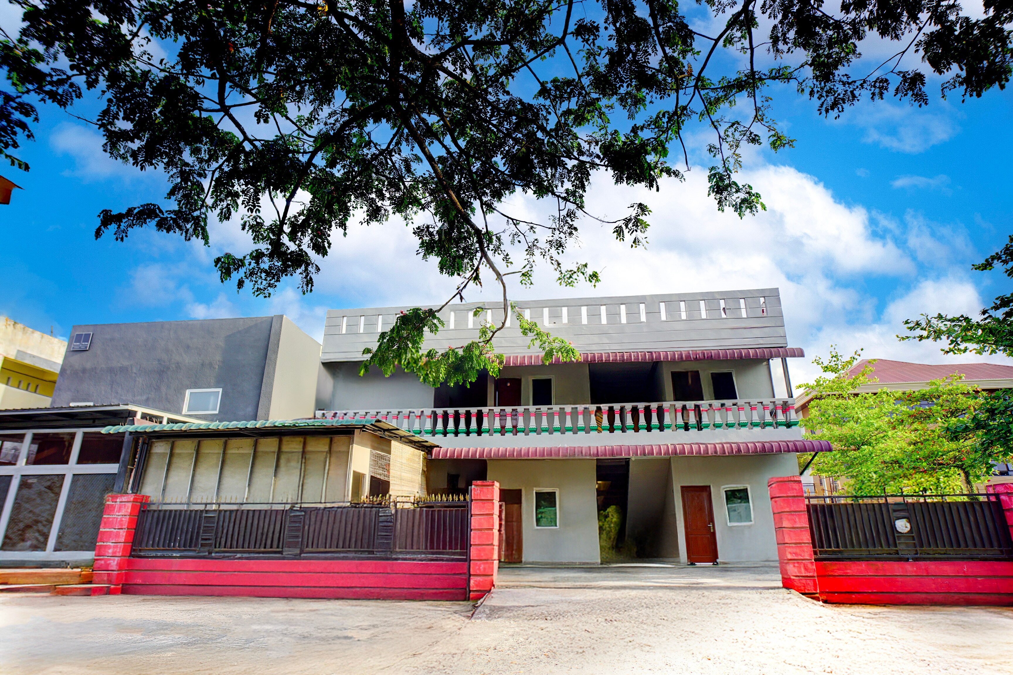 OYO 94643 Juma Ciger Hotel Medan - Tap to explore photos