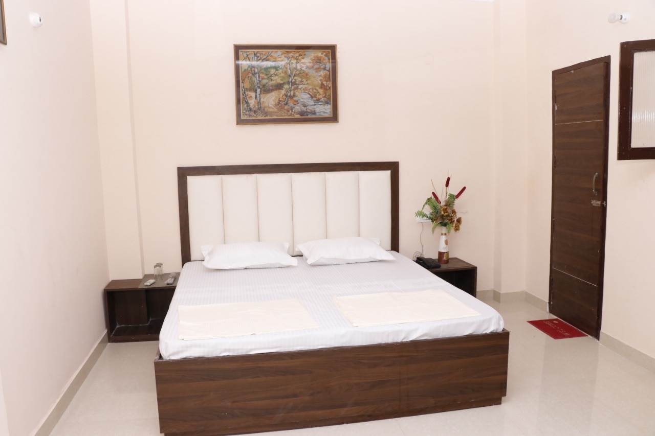 Vikas Homestay - Tap to explore photos