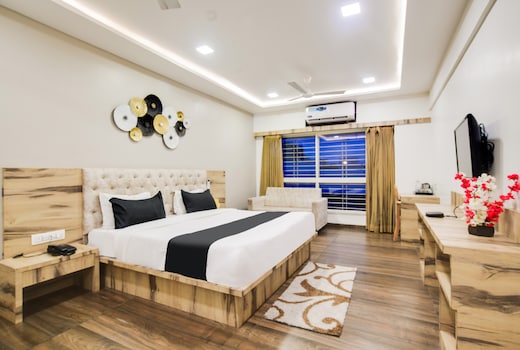 Townhouse Oak PTC Indore Junction