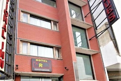 Hotel The R Blues Near Delhi IGI Airport, Delhi