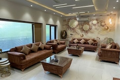 Hangout Ultra Luxurious Party Friendly 3BHK Apartments, Delhi