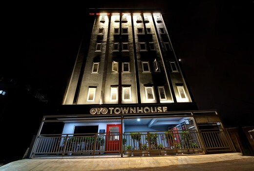 Super Townhouse Siri Residency
