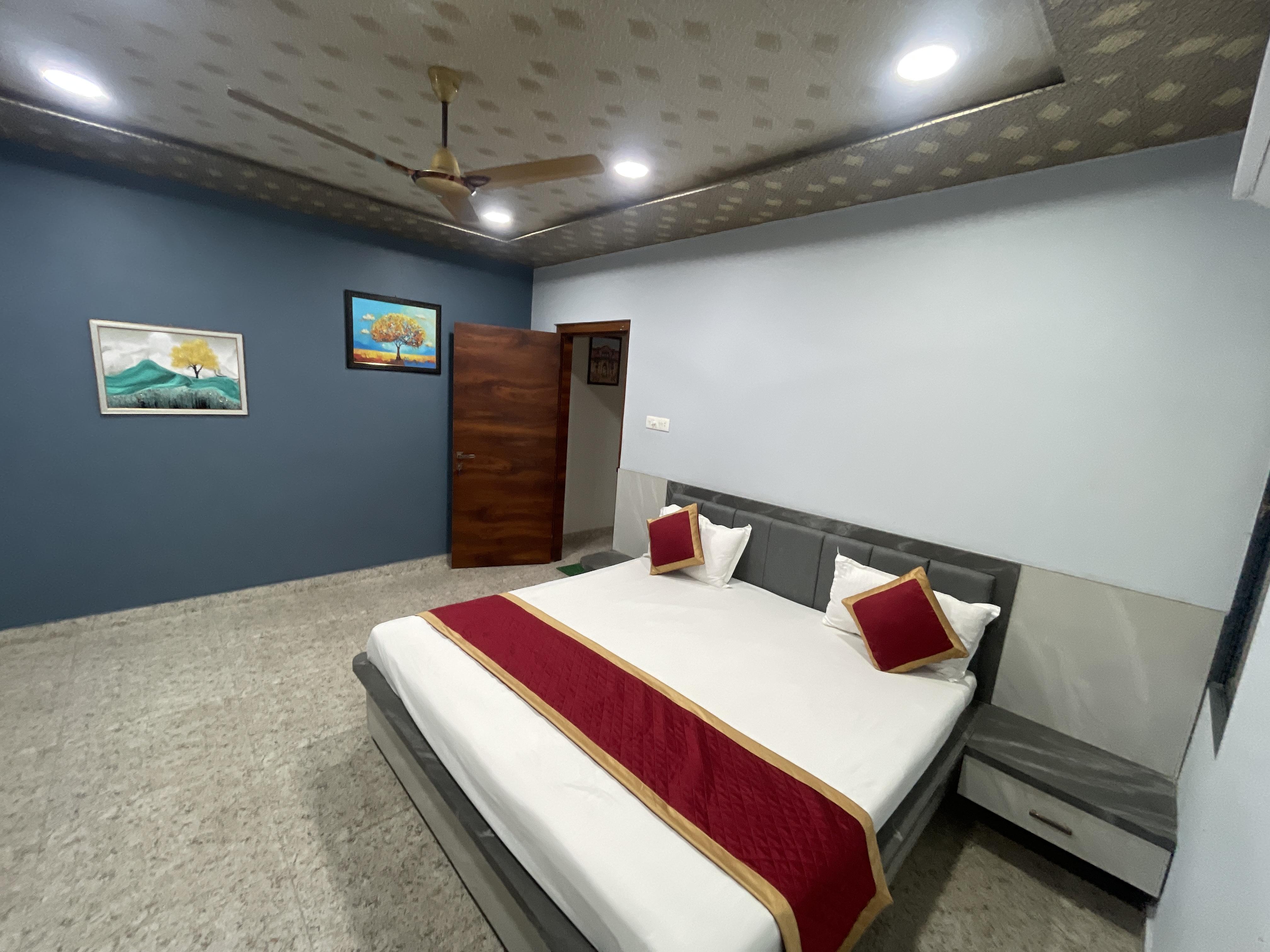 Shiv kashi inn - Tap to explore photos