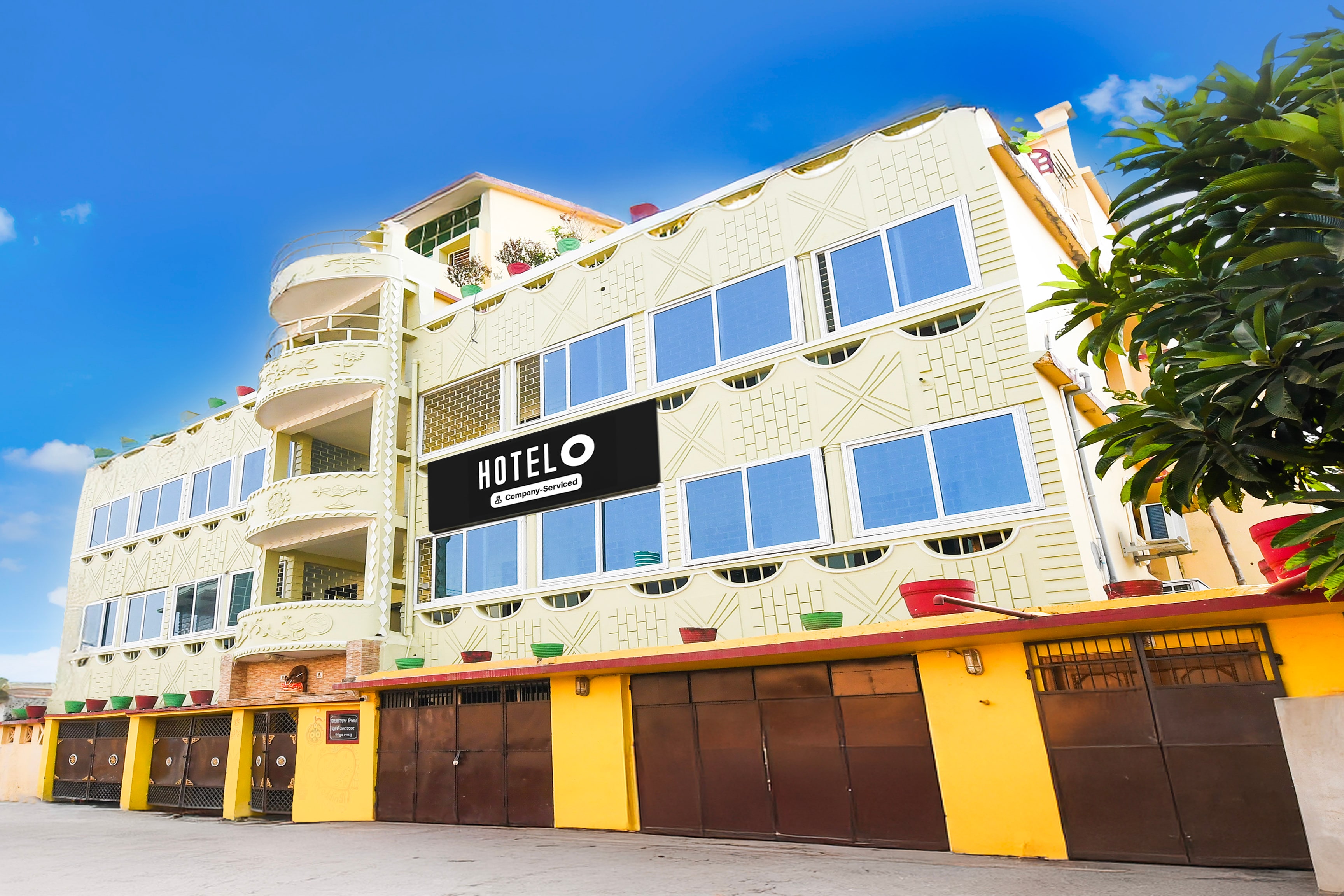 Super Hotel O Khandagiri Near DN Regalia Mall - Tap to explore photos
