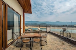 Ganga River View, 3BHK Penthouse, Rishikesh By Homeyhuts, Rishikesh