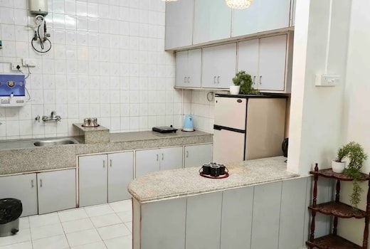 Rio: 1Bhk Apt in Central KP | WiFi AC Smart Tv