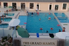 The Grand Mamta (Near Dal Lake)