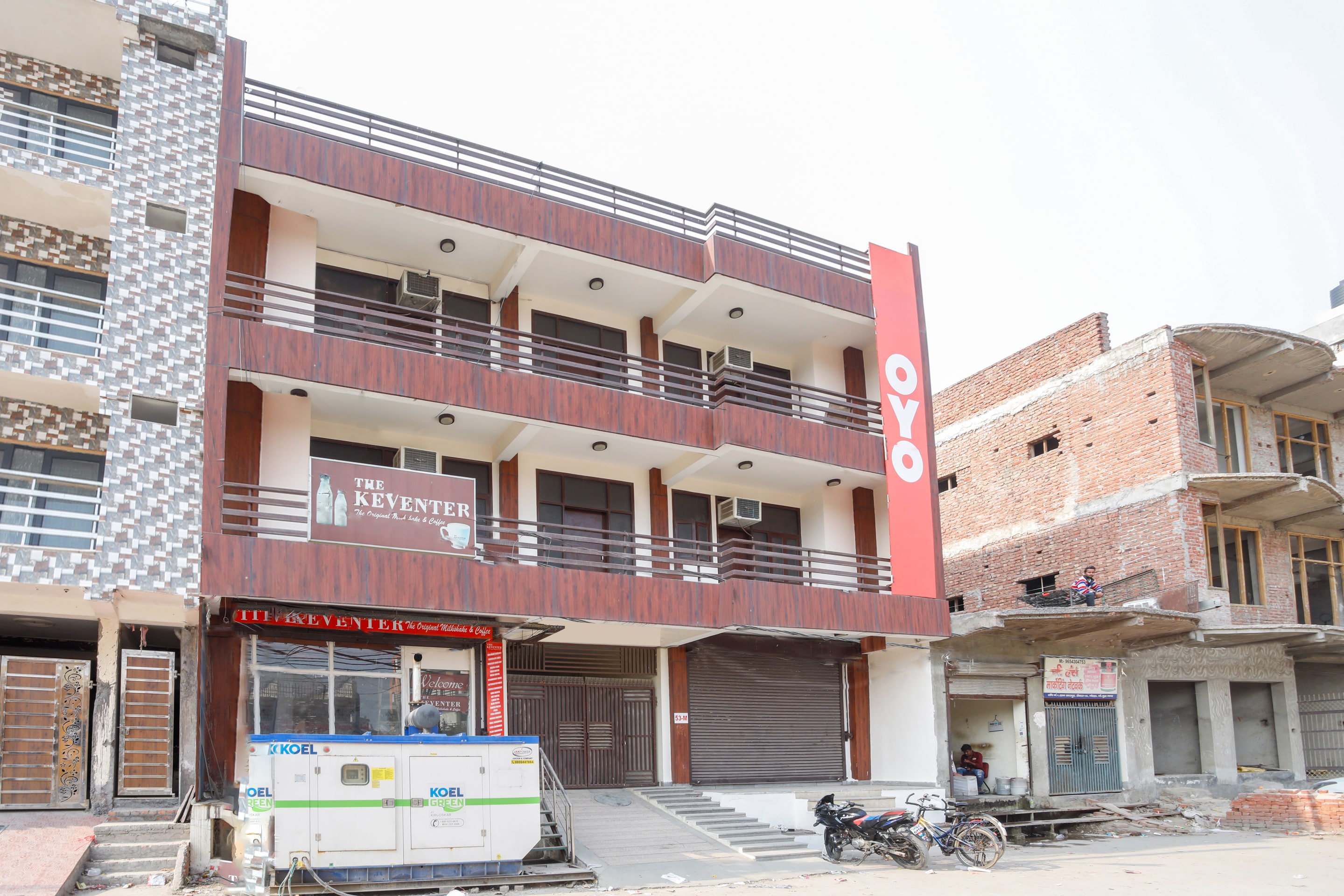 Hotel O Av Residency Near Botanic Garden Of Indian Republic - Tap to explore photos
