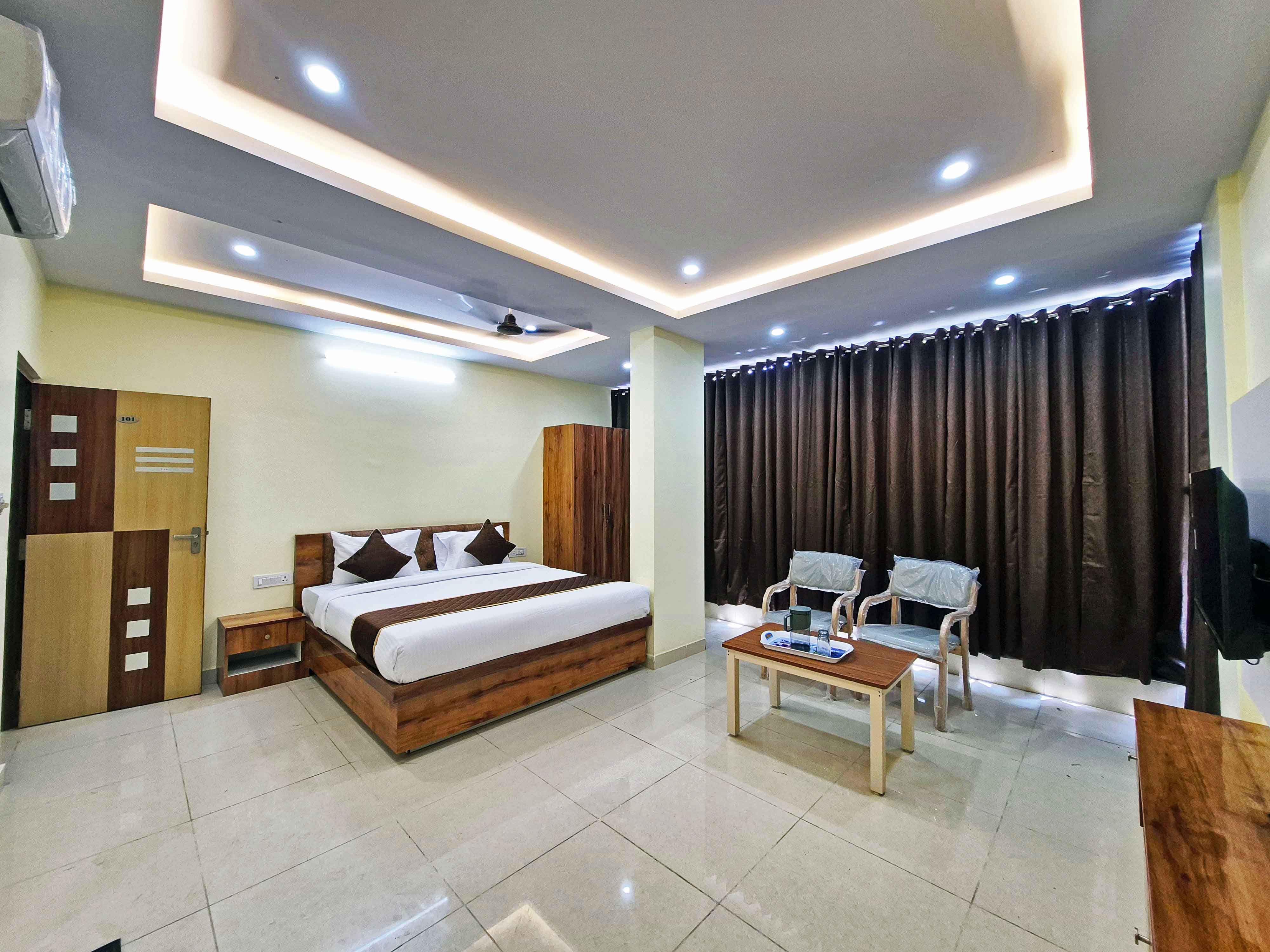Hotel Shree Sai Inn - Tap to explore photos