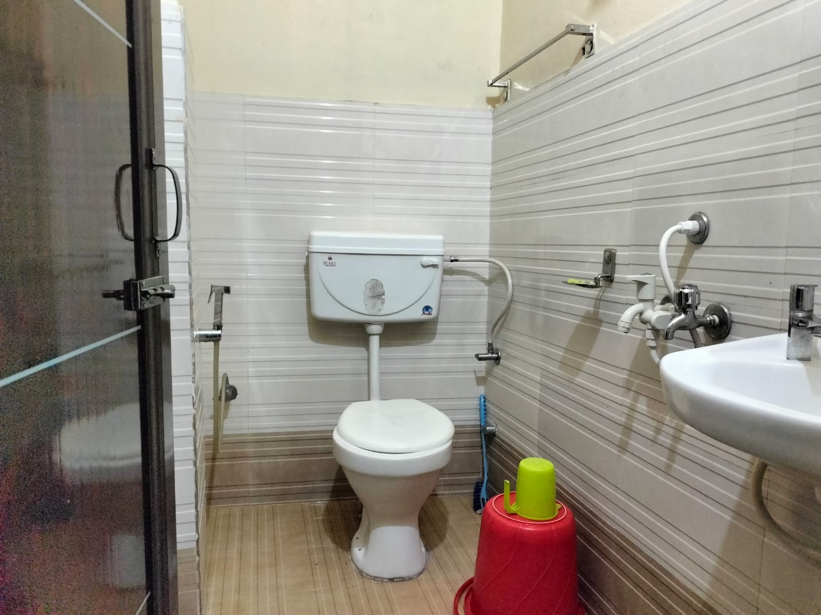 Shreeji Hotel & Guest House - Tap to explore photos