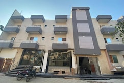 New AC Flat Near ISCKON with Kitchen and Balcony, Vrindavan