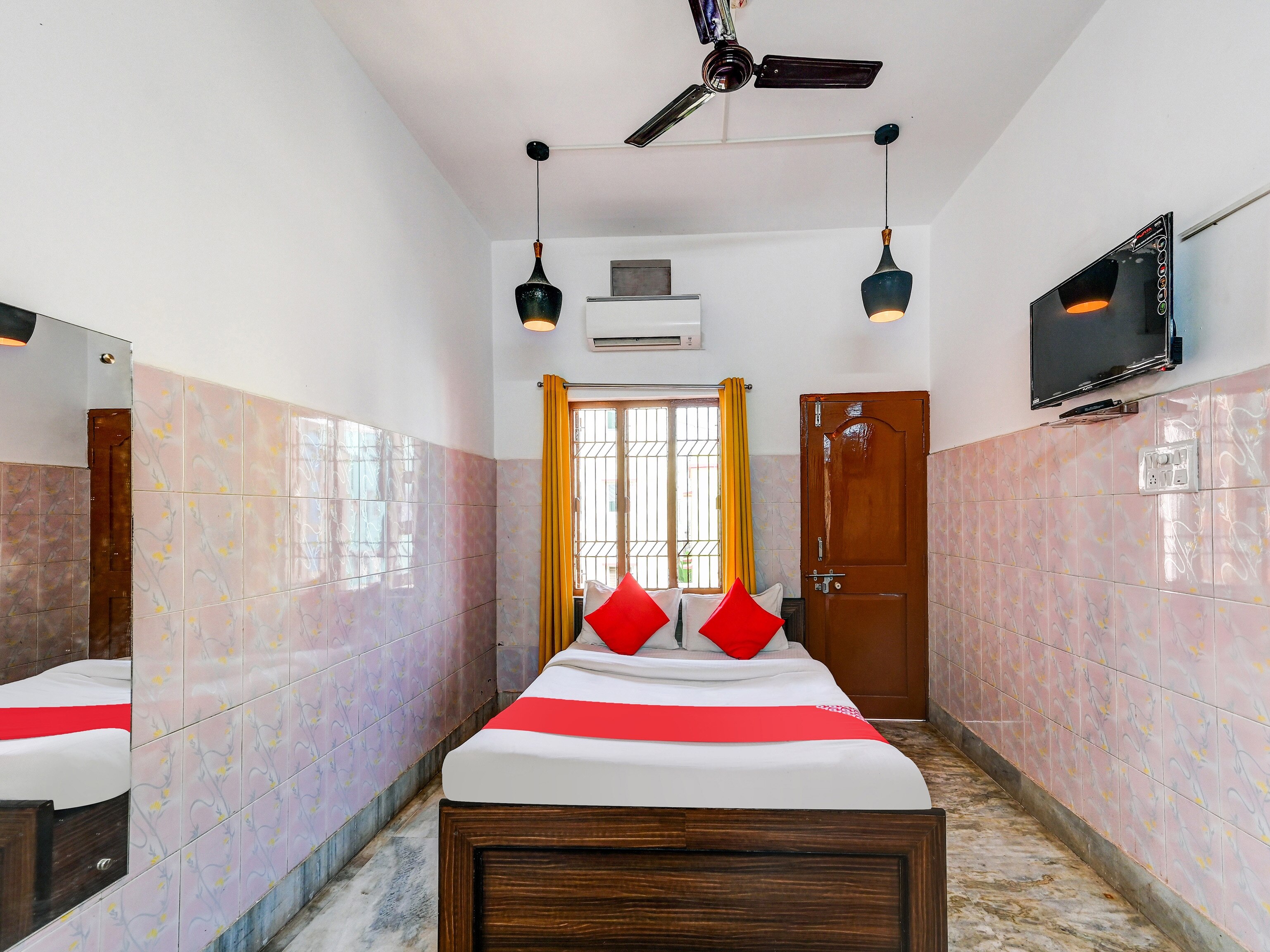 Hotel O Sai Sivir Stay Near Iter - Tap to explore photos