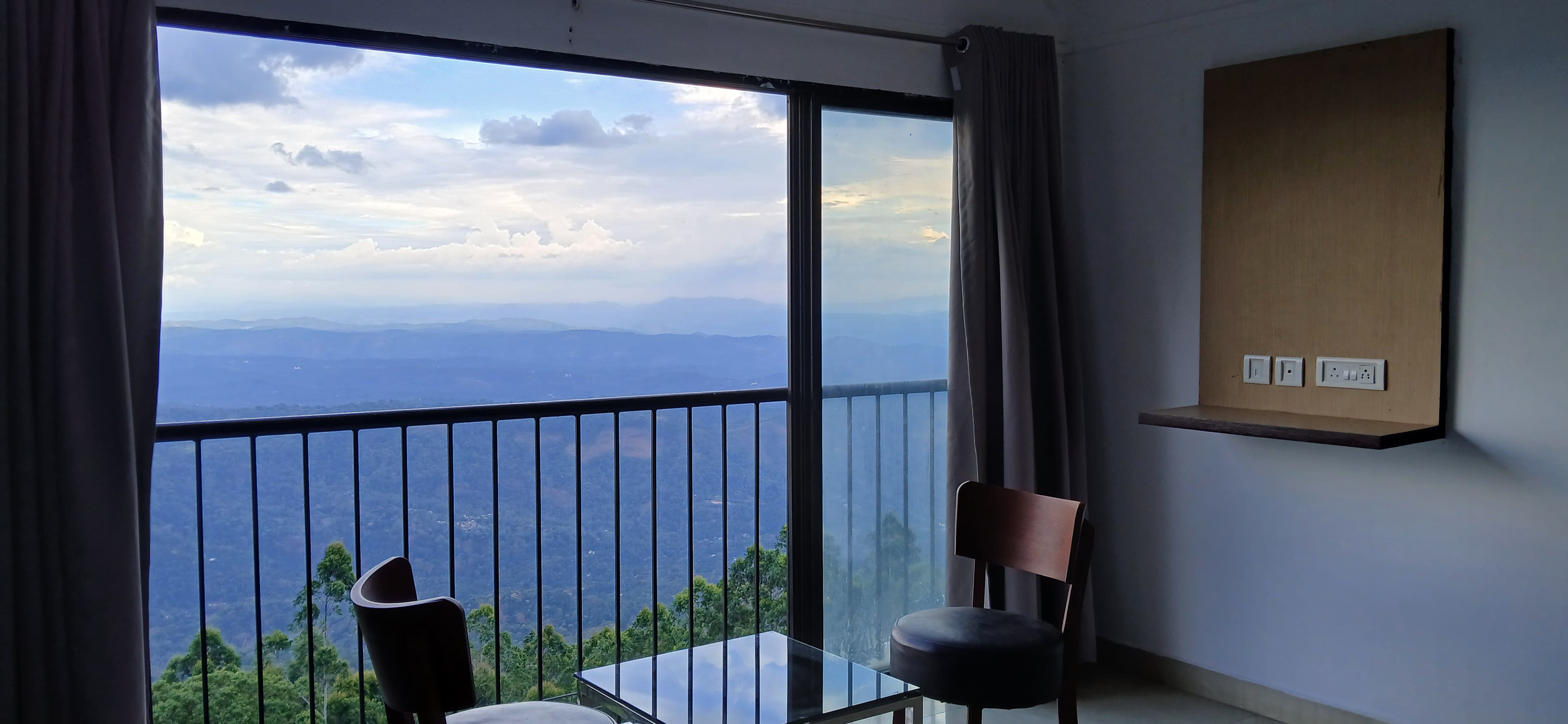 Veu Munnar Retreat - Tap to explore photos