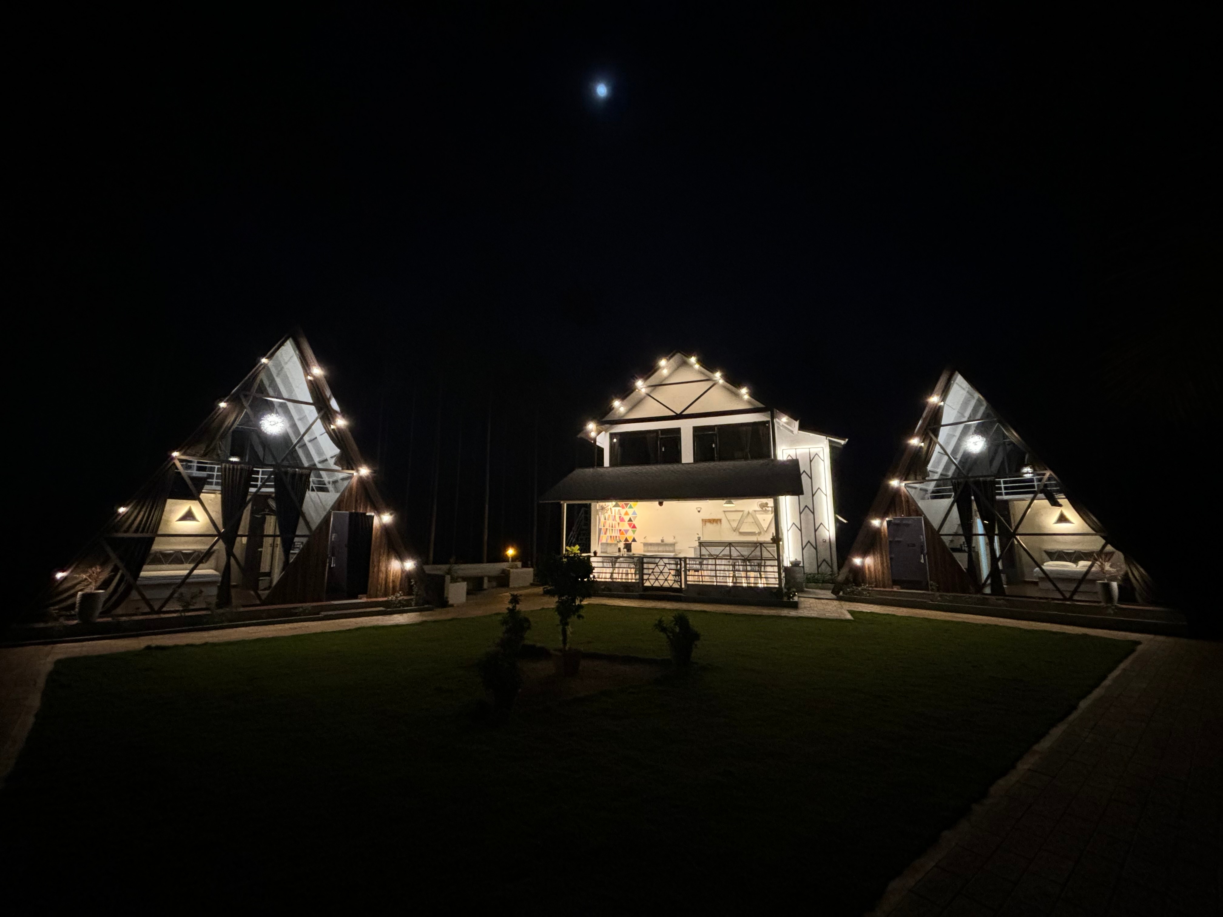SiriVasa Homestay - Tap to explore photos