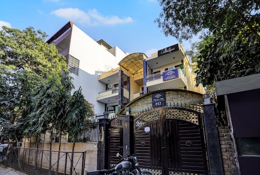 Hotel O Uk House Residency