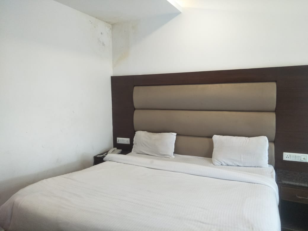 Aashna Homestay - Tap to explore photos