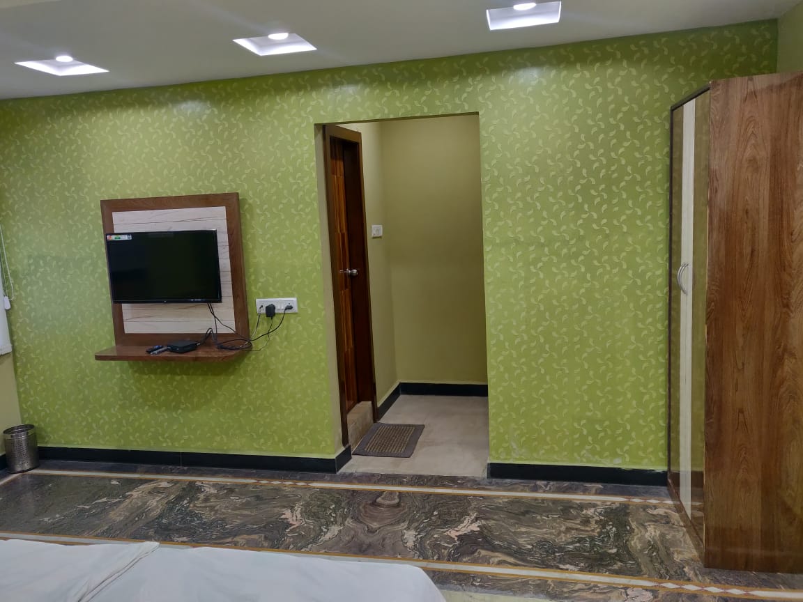 Hotel Kuldeep - Tap to explore photos