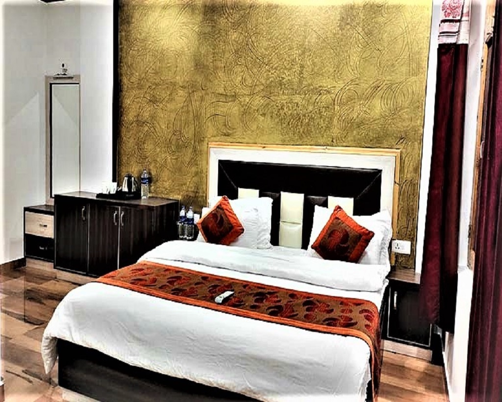 Hotel Narayan By Triund Hotels - Tap to explore photos