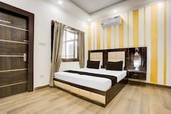 Collection O Khajuraho Central