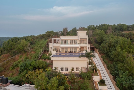 7BHK Seaview Villa w/ Infinity Pool & Ropeway Lift by Savera Stays