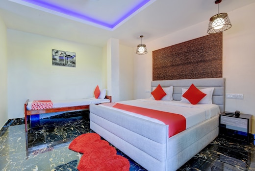 Hotel O P S Grand