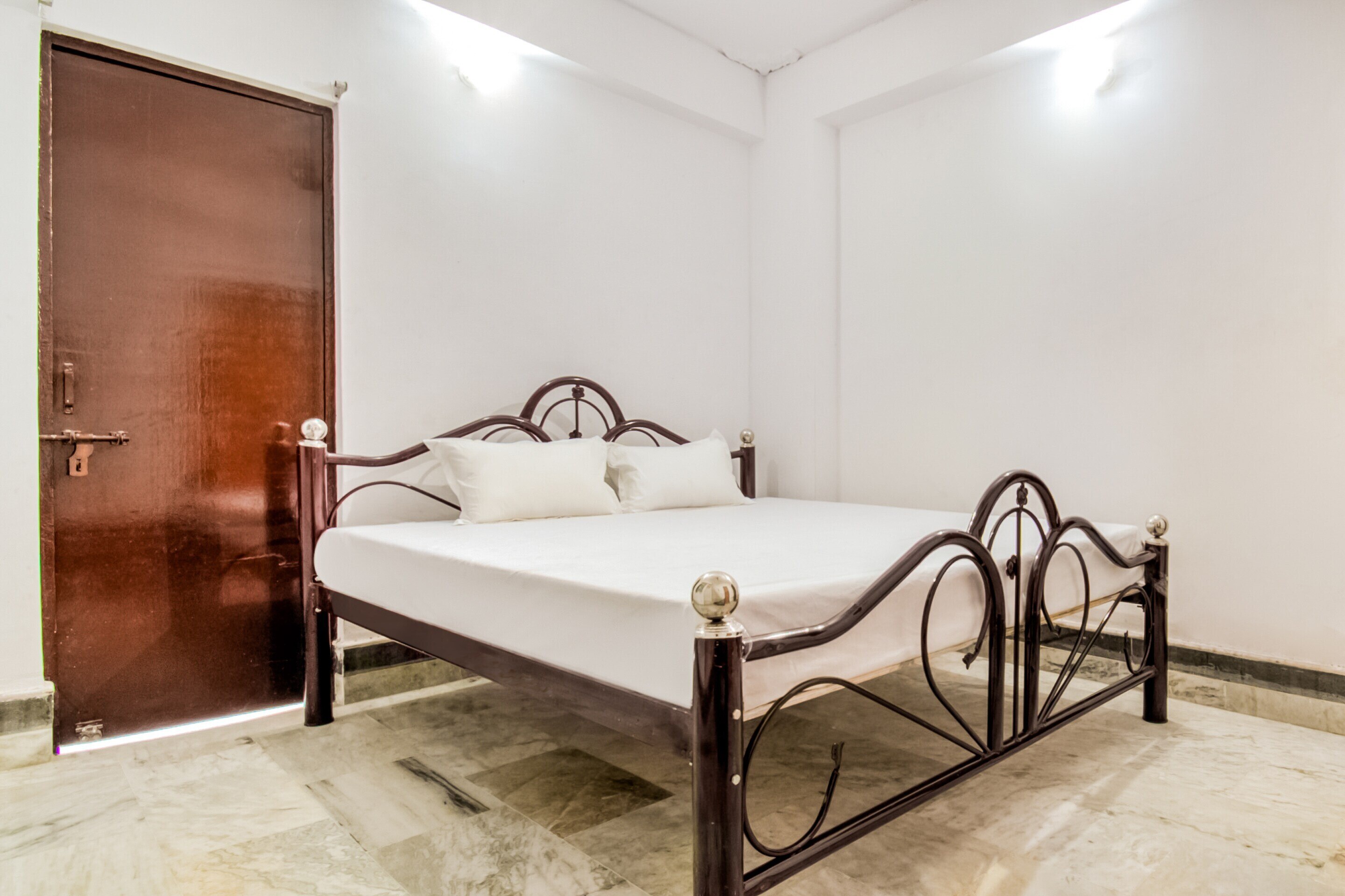 SPOT ON Hotel Rakesh International - Tap to explore photos