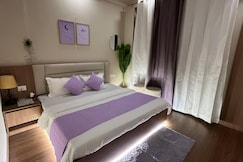 Stayora Luxury Stay Modern Room Prime Location, Greater Noida