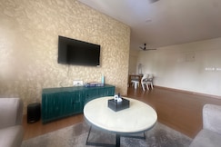 Curious home stay like hotel, Mumbai