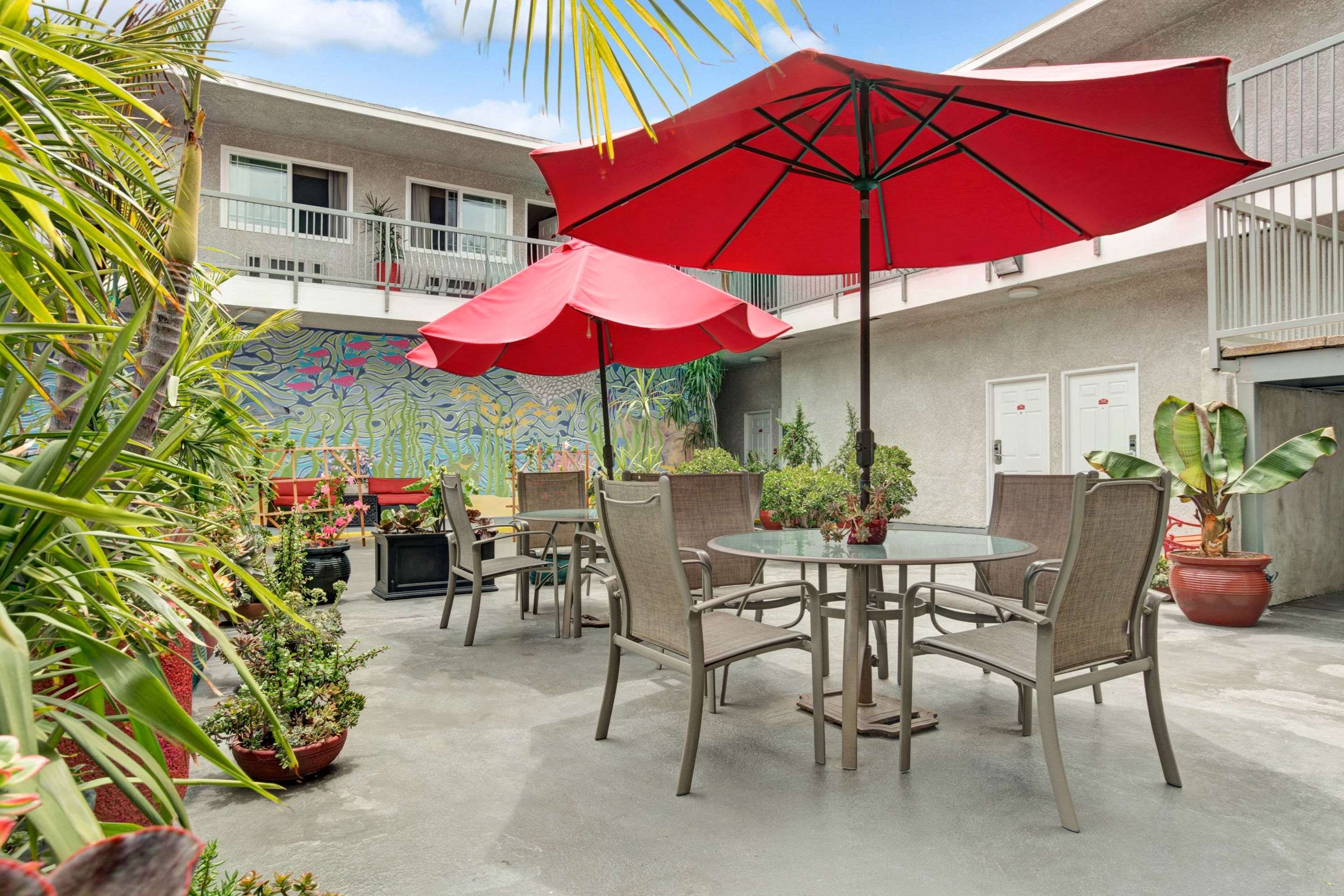 Ramada Limited Redondo Beach - Tap to explore photos