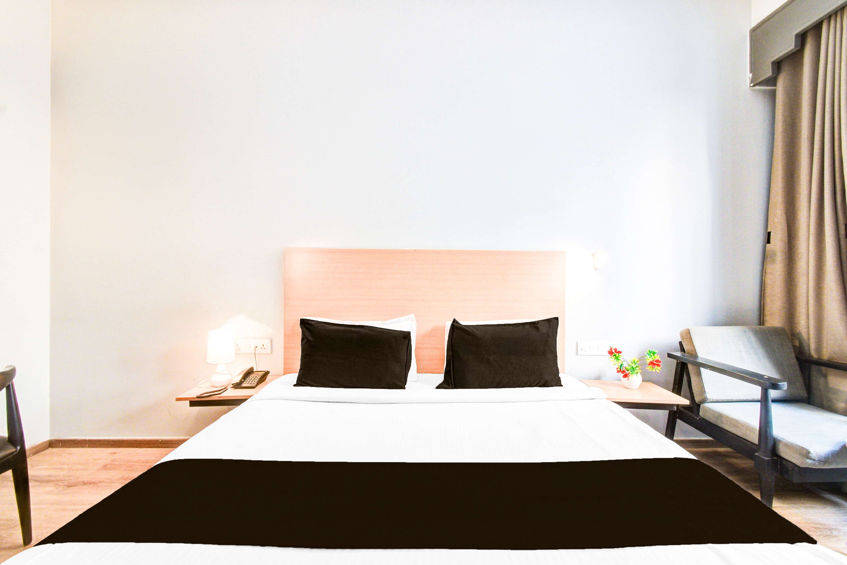 Super Townhouse Lakdikapul - Tap to explore photos