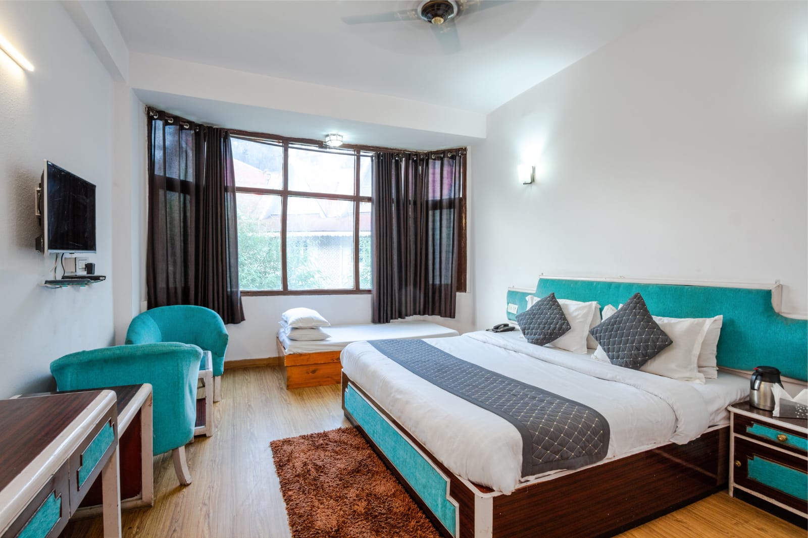 Hotel The Manali Palace - Tap to explore photos
