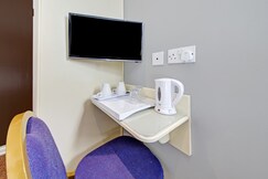 OYO Bostons Manor Hotel,  London