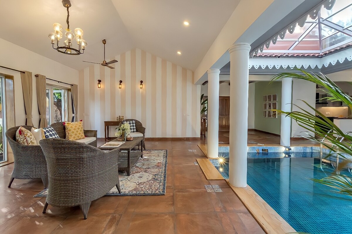 Luxury 4 bedroom Villa with Private pool Siolim - Tap to explore photos