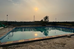 Walias Croft  3 Private rooms   Pool   City break, Sohna