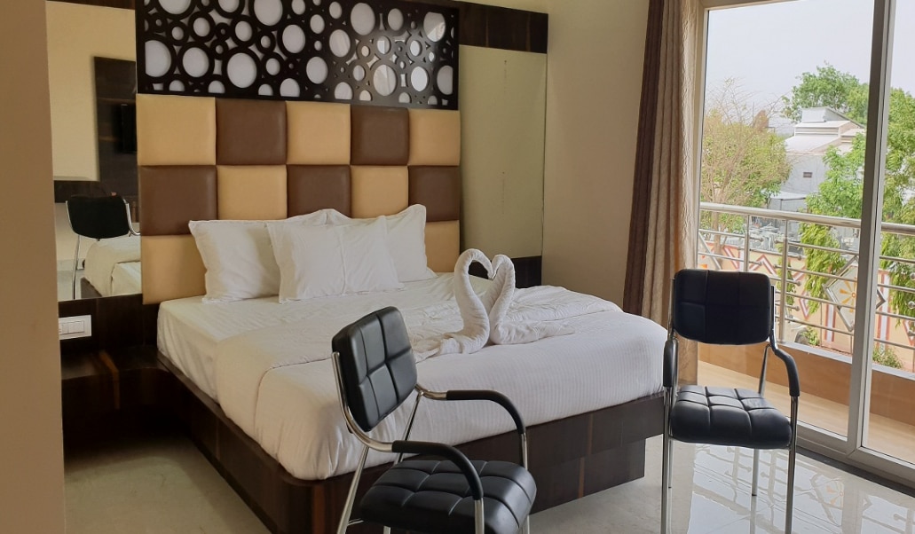 Ishwar Nain Hotel - Tap to explore photos