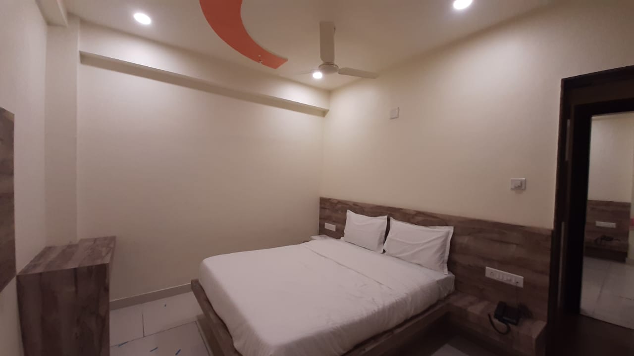 Hotel Dwarawati - Tap to explore photos