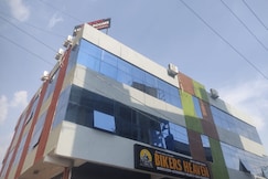 V4 Hotel, Karimnagar