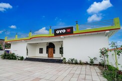 Hotel O Shreyansh Hotel, Machhlishahr