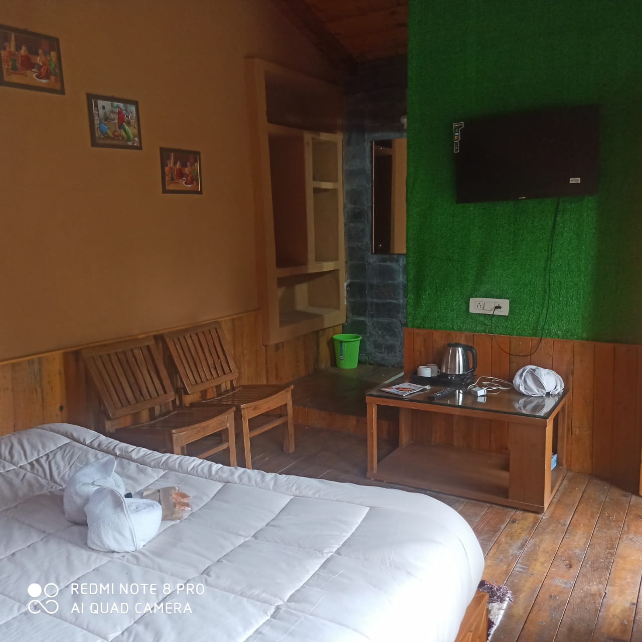 Effusion Cottages and Camping - Tap to explore photos