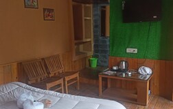 Deluxe Mud House