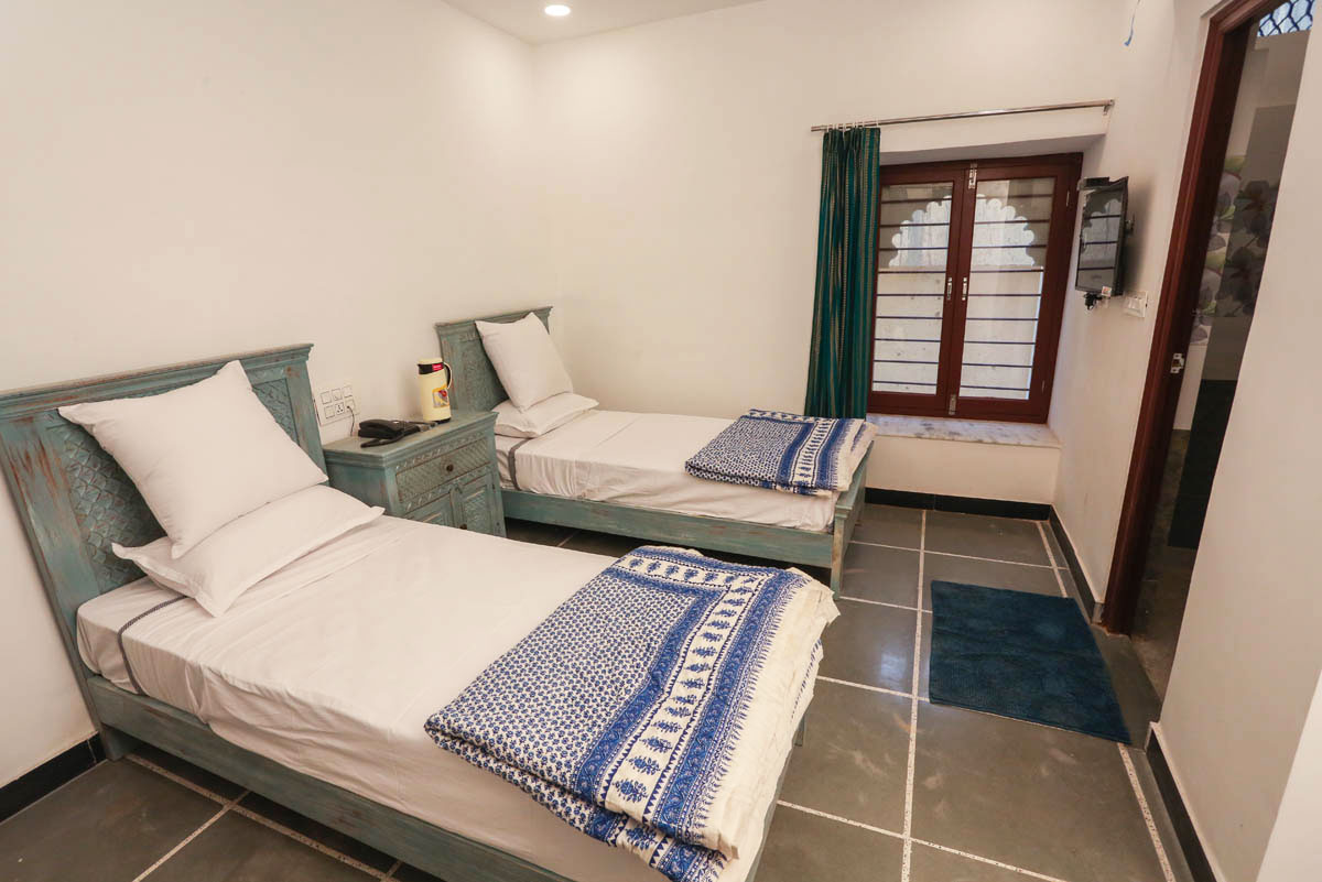 Hotel Mewari Villa - Tap to explore photos