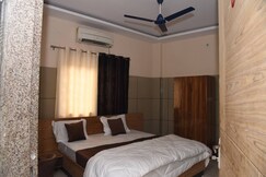 Hotel Seven, Lucknow