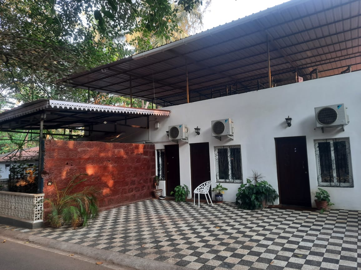 White Guest House - Tap to explore photos
